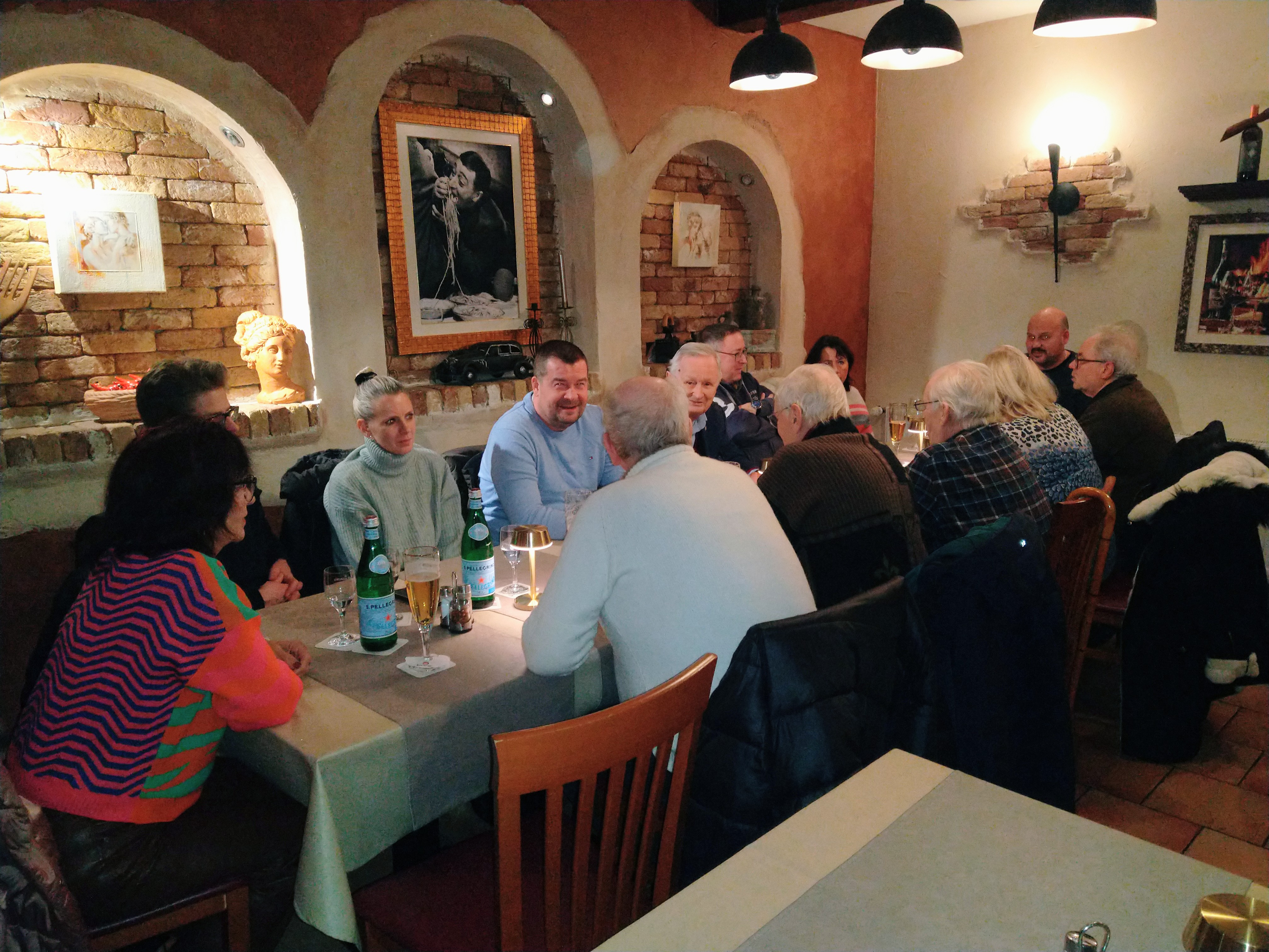 Monatlicher Stammtisch in der Pizzeria �Antico-Rustico�